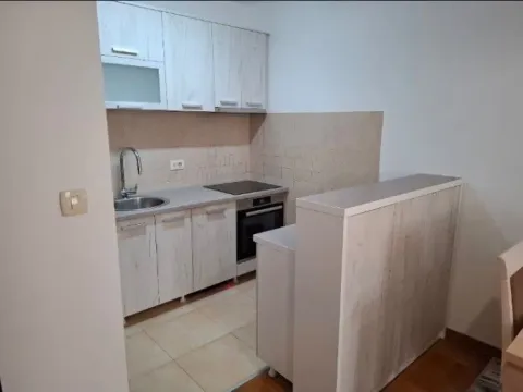 Izdavanje, jednosoban stan, 45m², Stari Aerodrom, Podgorica - image 3