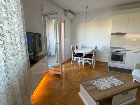 Rent, one bedroom apartment, 50m², Stari Aerodrom, Podgorica - image 3
