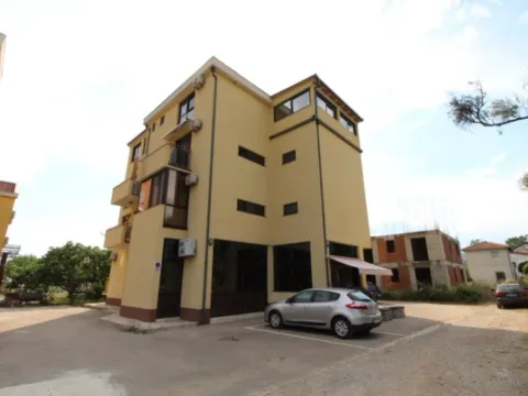 Izdavanje, garsonjera, 35m², Centar, Bar - image 8