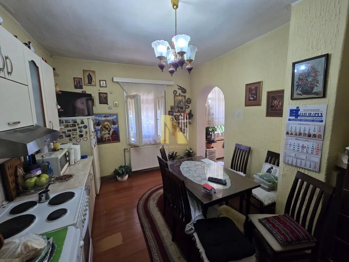 Prodaja, kuća, 203m², Salajka, Novi Sad Sve Podlokacije