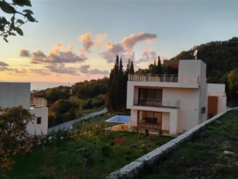 Prodaja, kuća, 320m², Dobre Vode, Bar