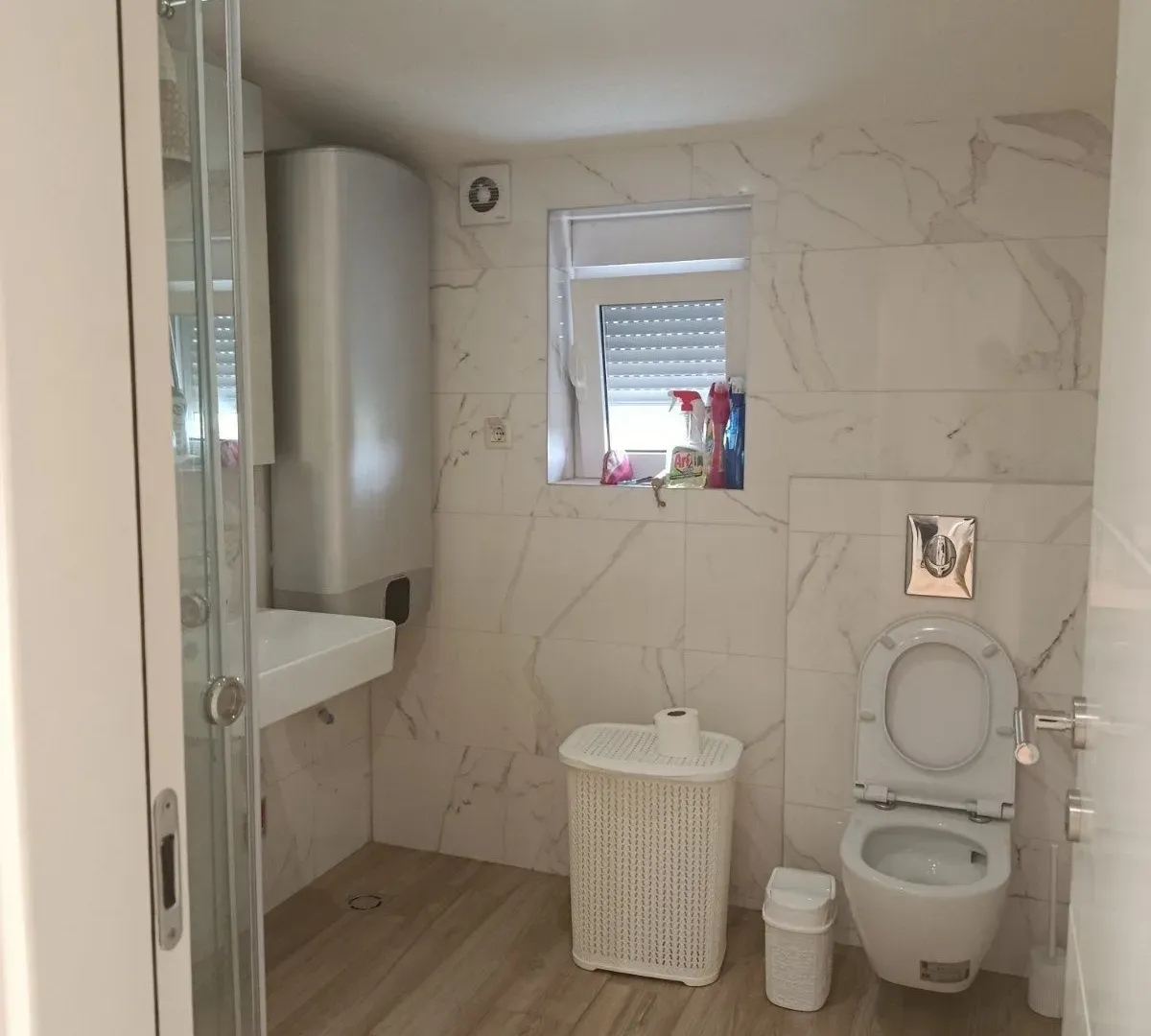 Izdavanje, dvosoban stan, 100m², Preko Morače, Podgorica