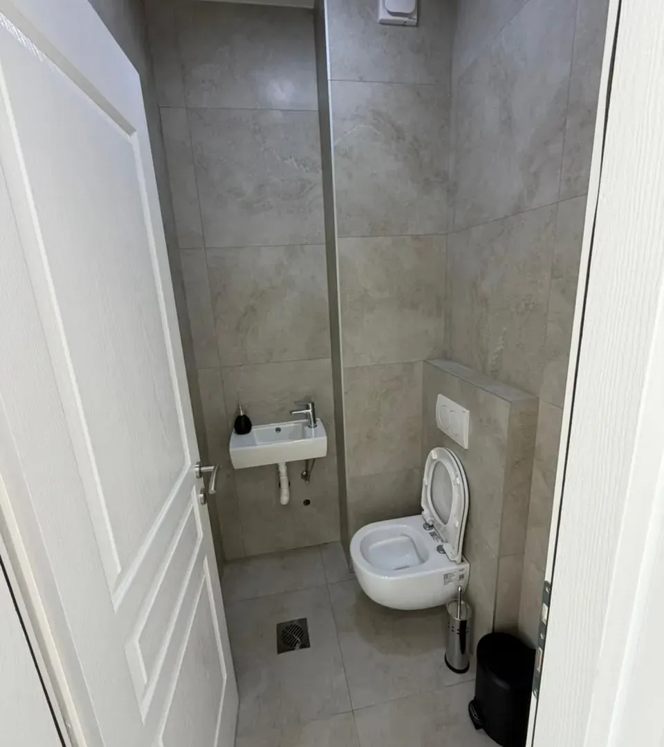 Izdavanje, poslovni prostor, 57m², Krivi Most, Podgorica