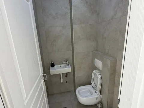 Izdavanje, poslovni prostor, 57m², Krivi Most, Podgorica - image 12