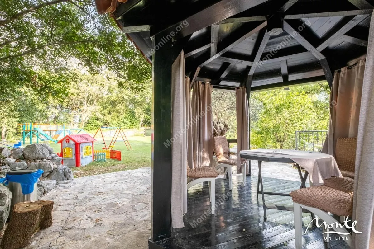 Prodaja, dvosoban stan, 104m², Orahovac, Kotor