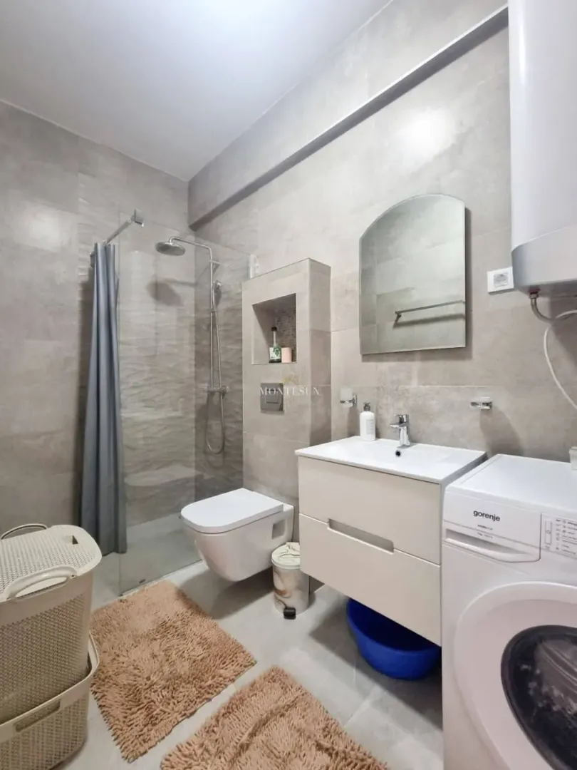 Rent, three bedroom apartment, 90m², Bečići, Budva
