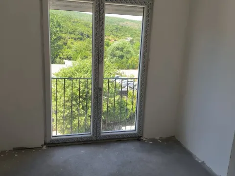 Izdavanje, poslovni prostor, 100m², Radovanići, Herceg Novi - image 8