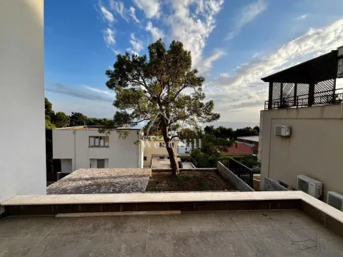 Sale, house, 292m², Šušanj, Bar - image 9