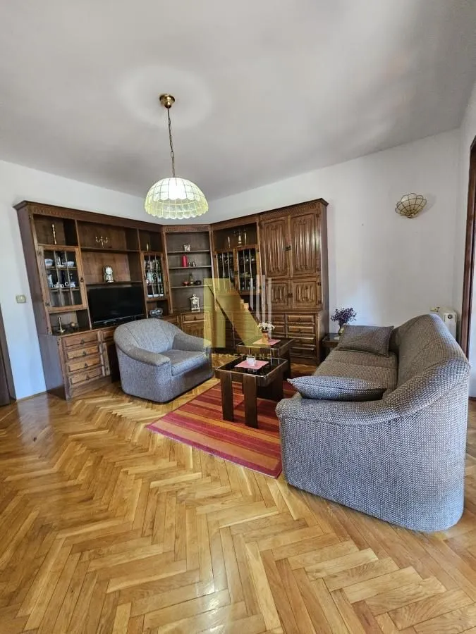 Prodaja, kuća, 331m², Veternik, Novi Sad Sve Podlokacije