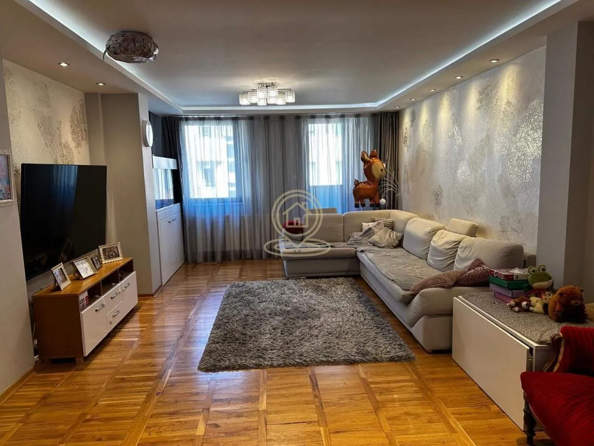Prodaja, četvorosoban stan, 116m², Grbavica, Novi Sad Sve Podlokacije