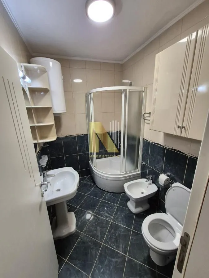Izdavanje, četvorosoban stan, 89m², Socijalno, Novi Sad Sve Podlokacije