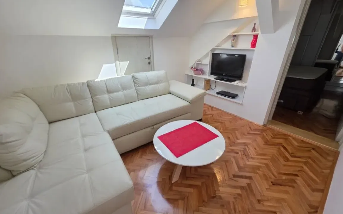 Izdavanje, jednosoban stan, 44m², Centar, Podgorica