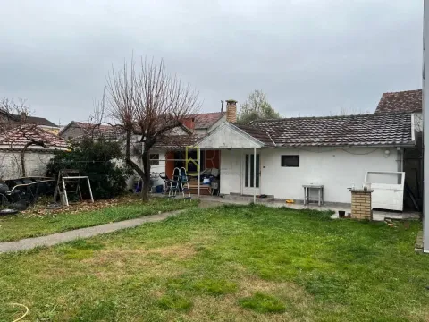 Prodaja, kuća, 183m², Tološi, Podgorica - image 2