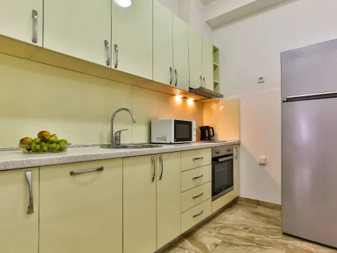 Izdavanje, dvosoban stan, 77m², Centar, Budva - image 13