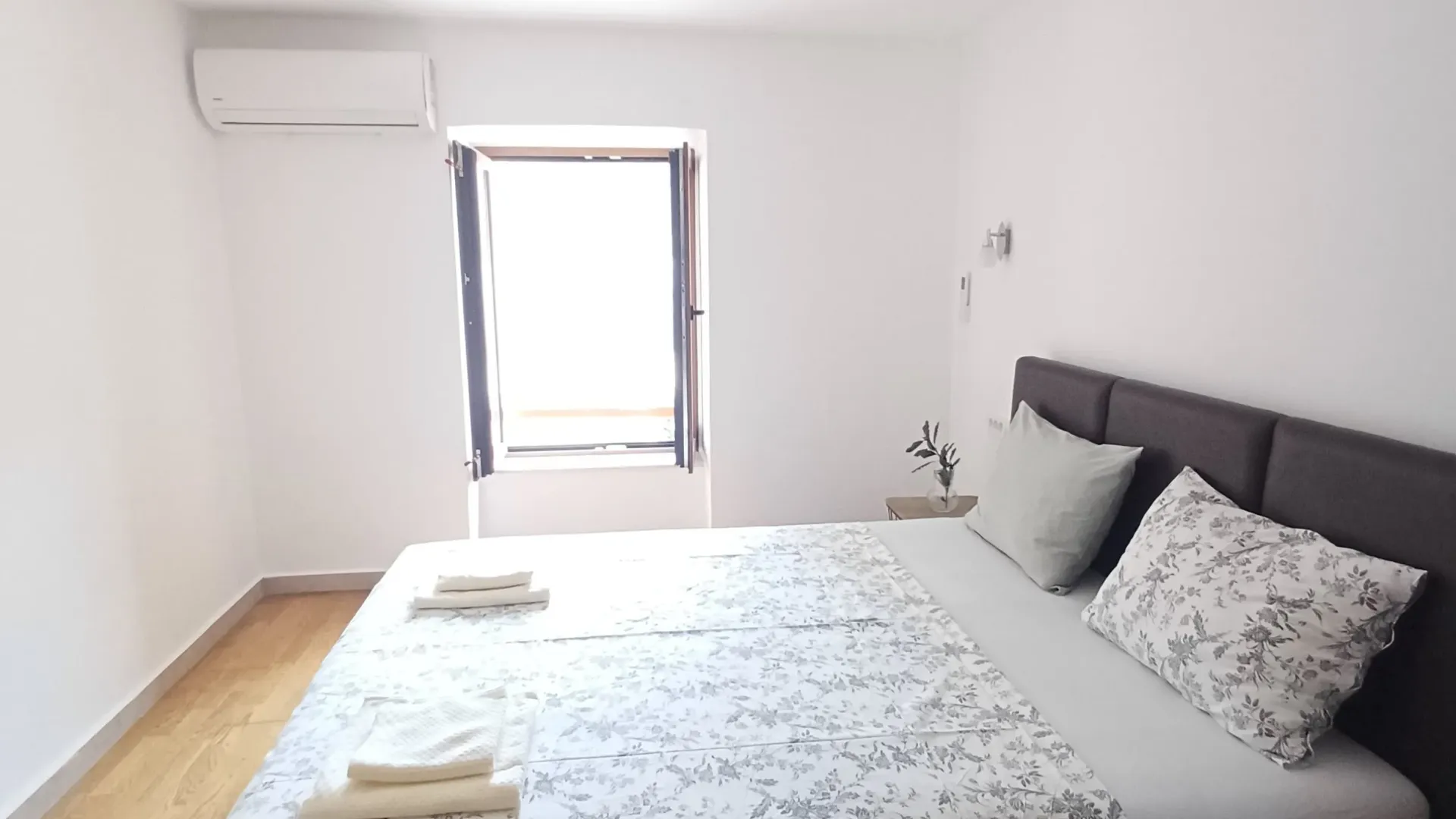 Izdavanje, jednosoban stan, 55m², Lepetani, Tivat