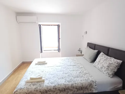 Rent, one bedroom apartment, 55m², Lepetani, Tivat - image 6