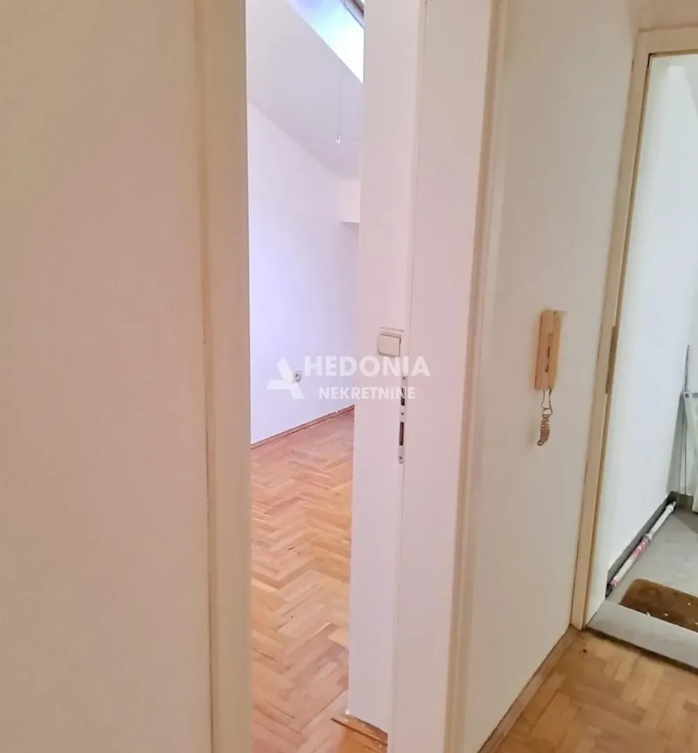 Prodaja, jednosoban stan, 50m², Cerak, Beograd