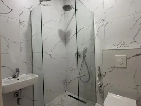 Izdavanje, poslovni prostor, 261m², Stari Aerodrom, Podgorica - image 5