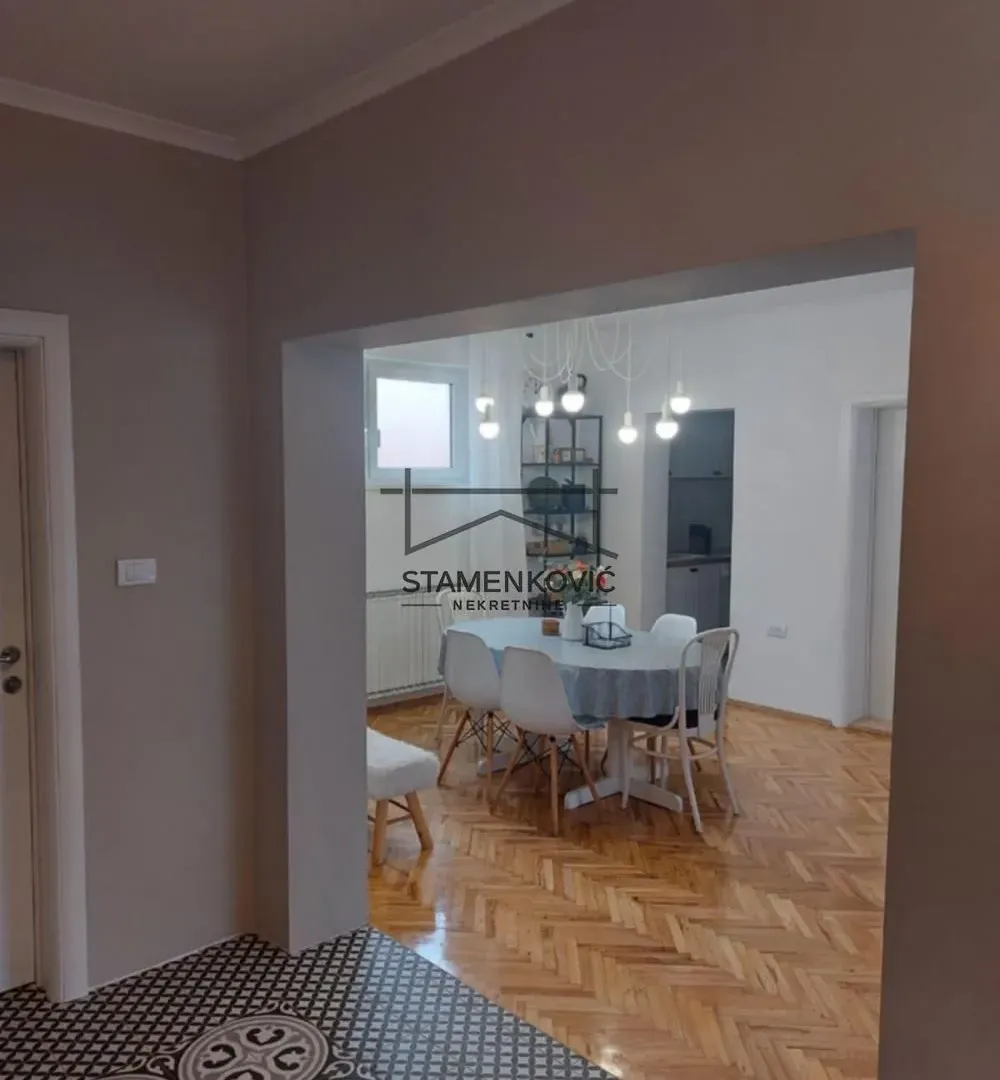 Prodaja, kuća, 360m², Veternik, Novi Sad Sve Podlokacije