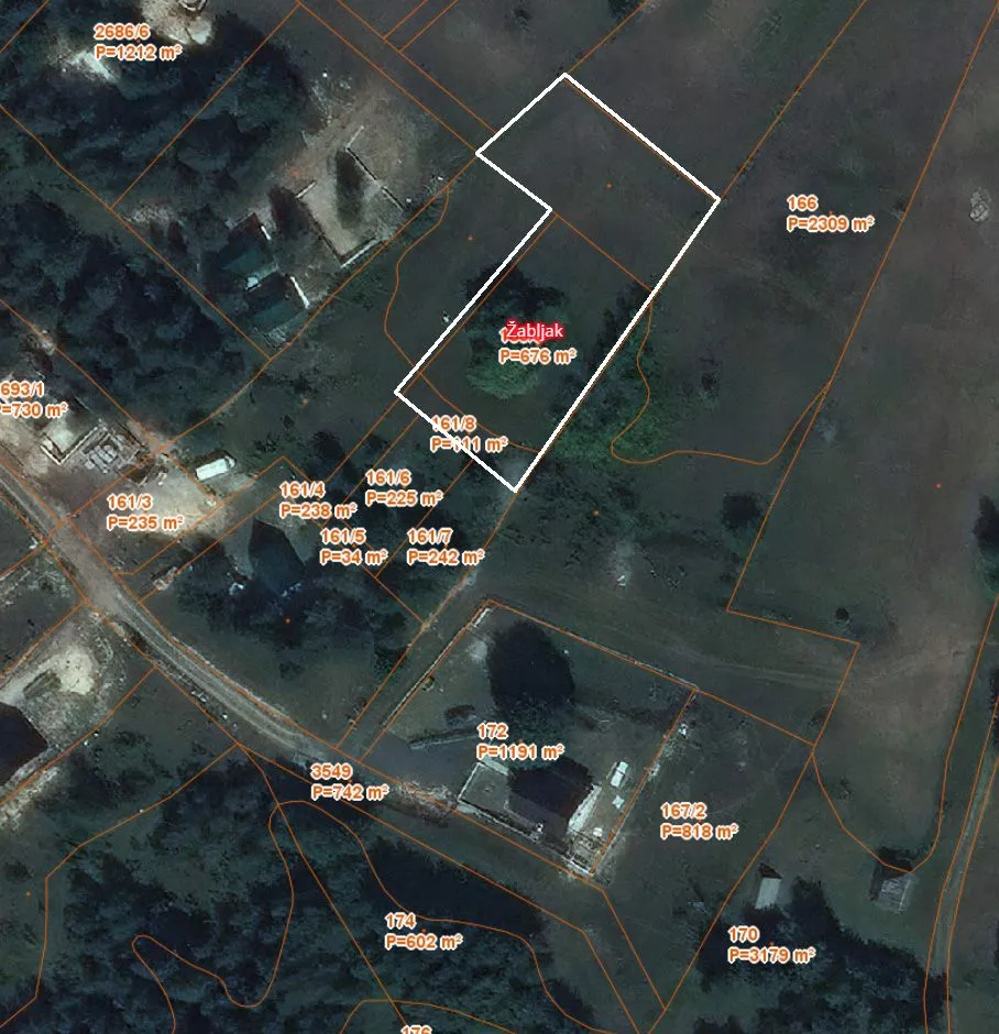 Katastarski plan prikazuje granice parcele sa označenim površinama.