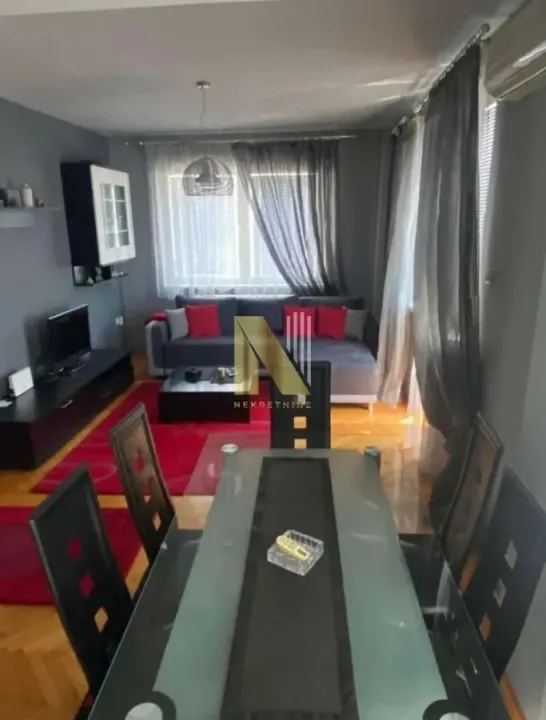 Prodaja, dvosoban stan, 53m², Centar, Subotica