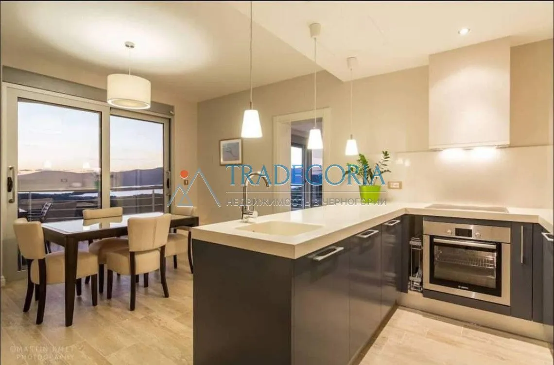 Prodaja, dvosoban stan, 100m², Tivat, Crna Gora