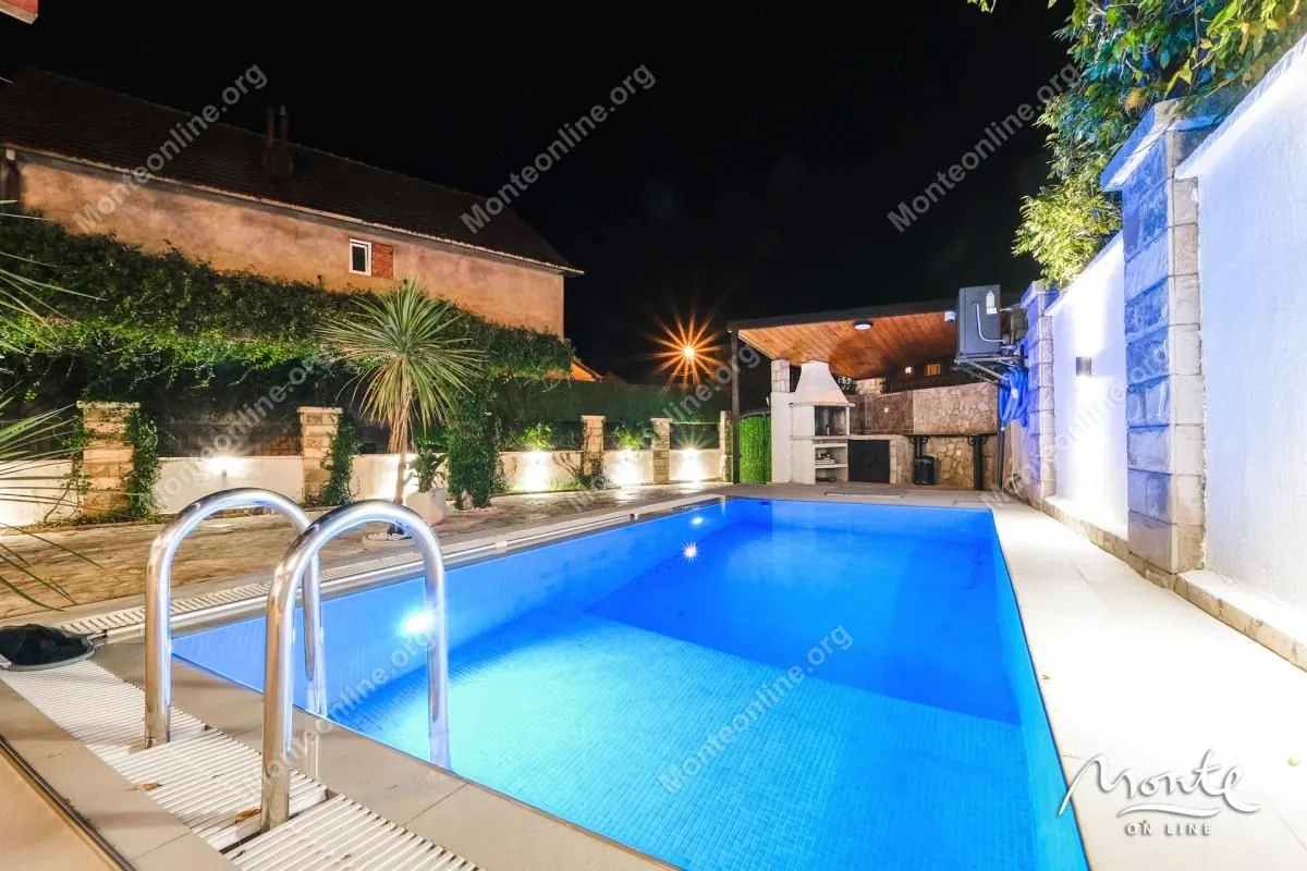 Prodaja, kuća, 198m², Tivat, Crna Gora