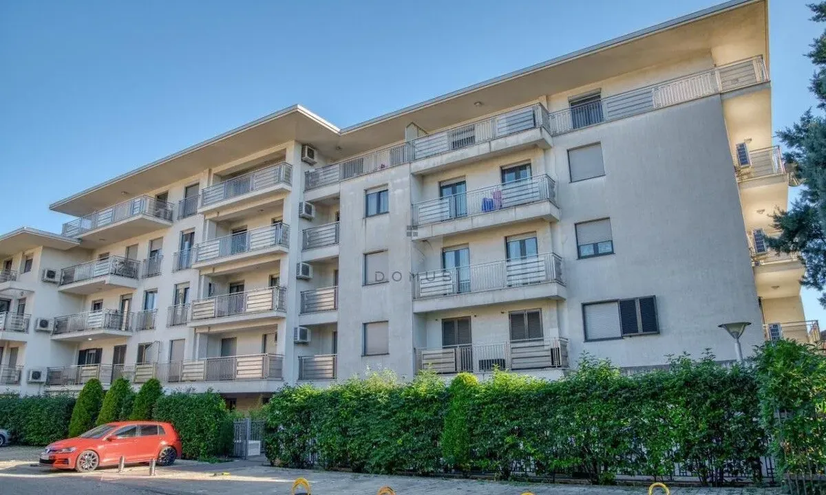 Prodaja, dvosoban stan, 90m², Gorica C, Podgorica