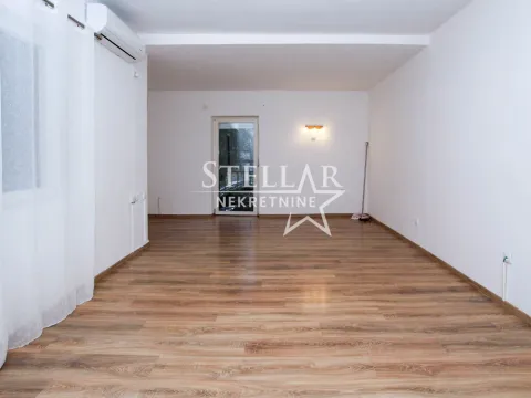 Izdavanje, poslovni prostor, 90m², Gorica C, Podgorica - image 13