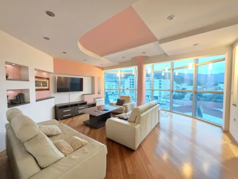 Rent, two bedroom apartment, 86m², Budva, Crna Gora - image 11