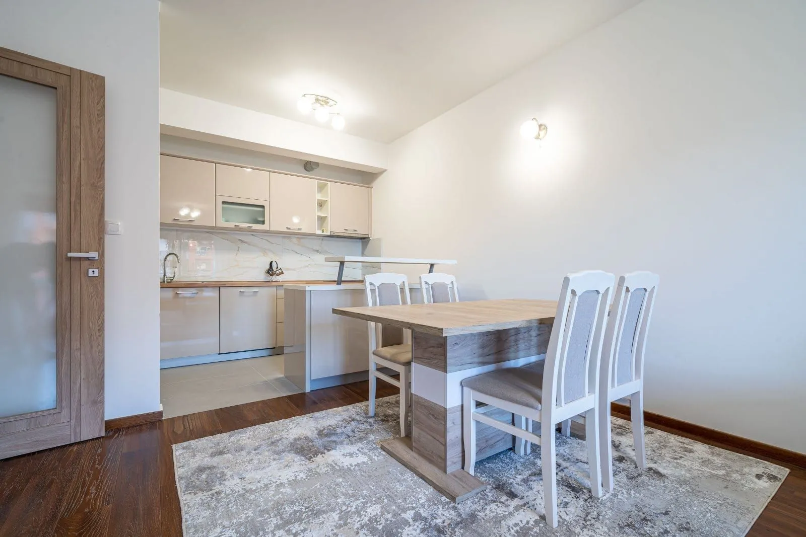 Izdavanje, dvosoban stan, 70m², Master Kvart, Podgorica
