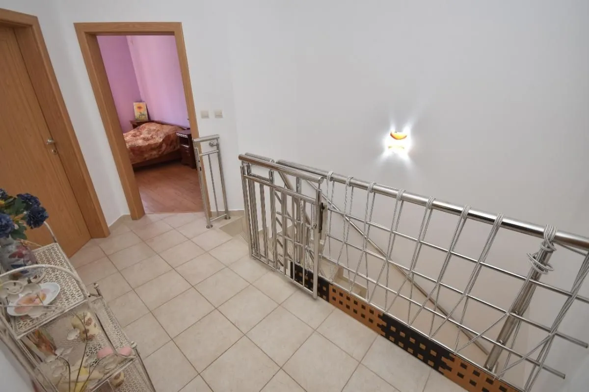 Prodaja, trosoban stan, 120m², Đenovići, Herceg Novi