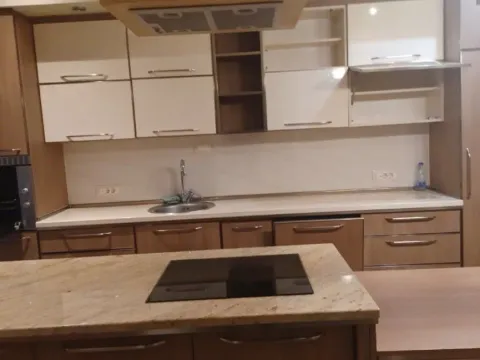 Izdavanje, kuća, 220m², Tološi, Podgorica - image 7