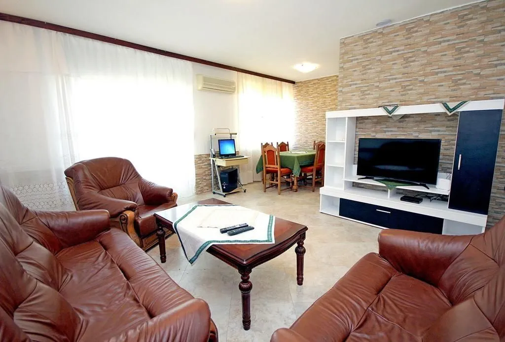 Rent, house, 170m², Reževići, Budva