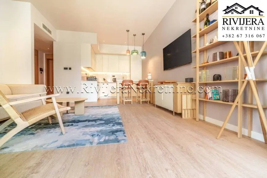 Prodaja, jednosoban stan, 55m², Centar, Tivat
