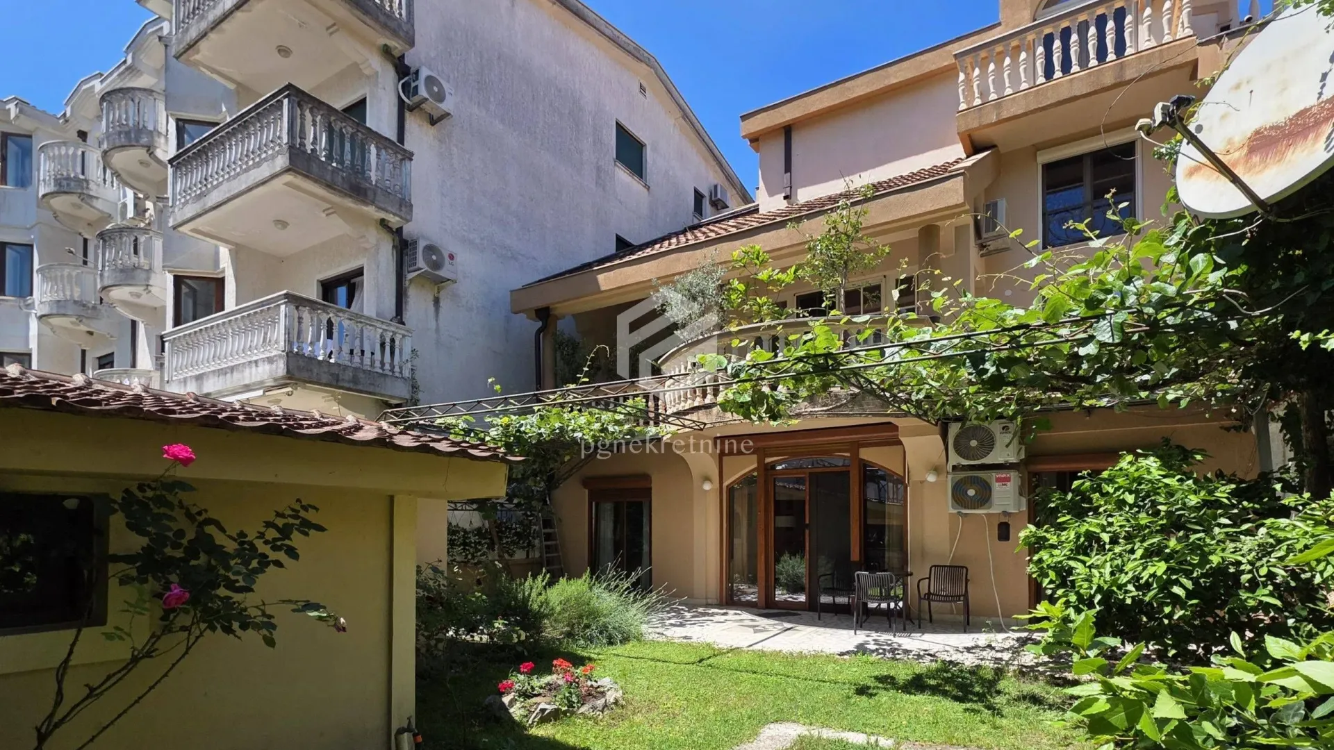 Izdavanje, trosoban stan, 110m², Gorica C, Podgorica