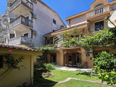 Izdavanje, trosoban stan, 110m², Gorica C, Podgorica - image 18