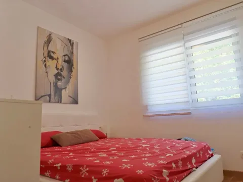 Izdavanje, dvosoban stan, 86m², Dobrota, Kotor - image 11