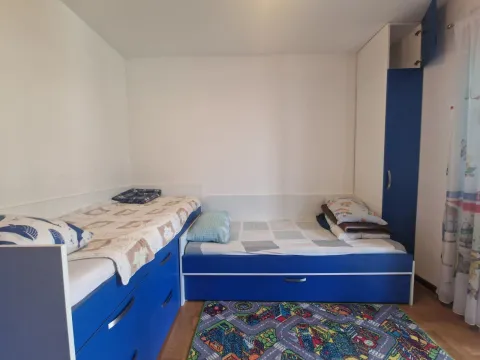 Rent, two bedroom apartment, 81m², Budva, Crna Gora - image 14