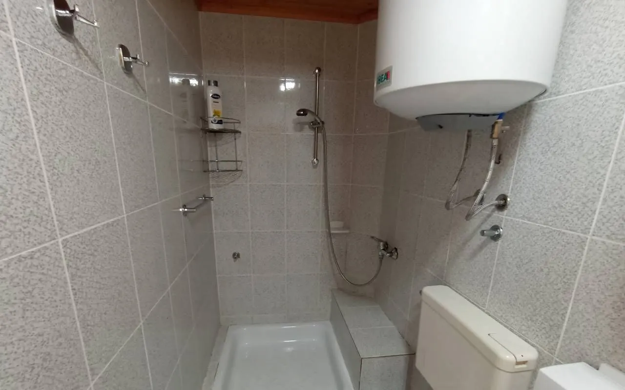 Izdavanje, kuća, 100m², Dobra Voda, Budva