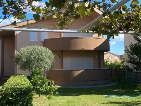 Rent, house, 250m², Tuzi, Podgorica - image 1