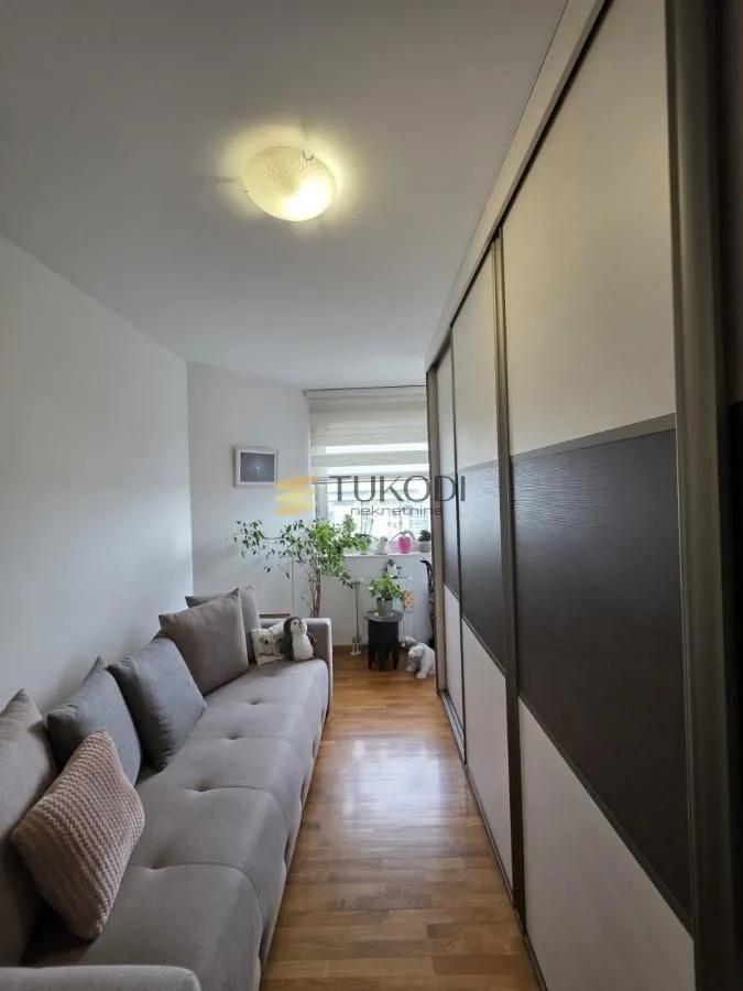 Prodaja, četvorosoban stan, 110m², Bulevar Oslobodjenja, Novi Sad Sve Podlokacije