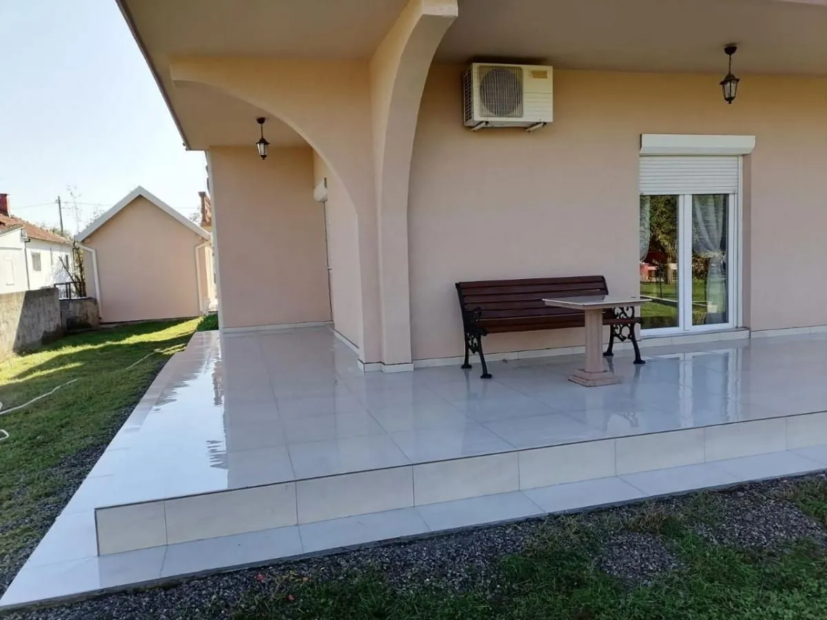 Prodaja, kuća, 350m², Tološi, Podgorica