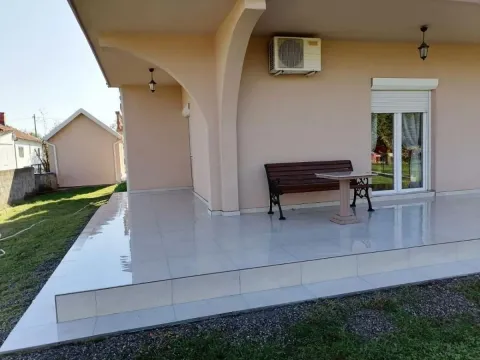 Sale, house, 350m², Tološi, Podgorica - image 4