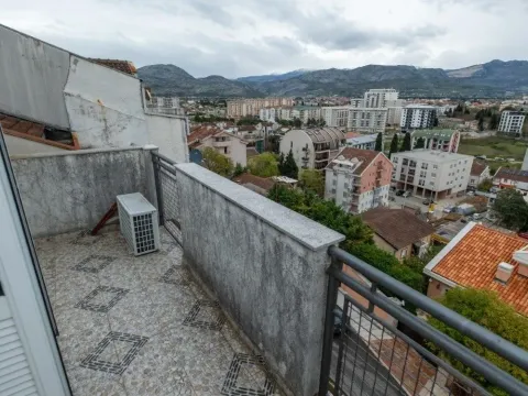 Prodaja, trosoban stan, 126m², Malo Brdo, Podgorica - image 23