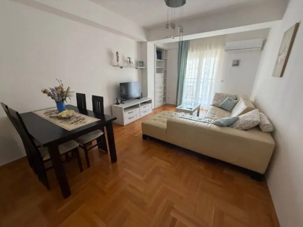 Living room with a sofa set and a dining table.