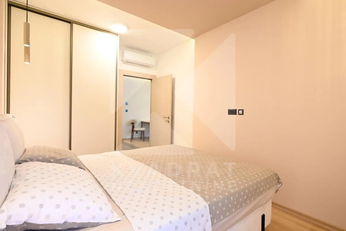 Furnished bedroom with a double bed and a fitted wardrobe.