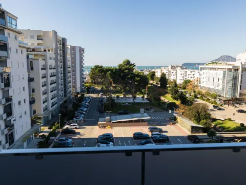 Izdavanje, stan, 52m², Centar, Bar - image 6