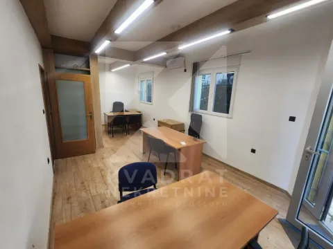 Poslovni prostor in Momišići