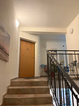 Izdavanje, trosoban stan, 80m², Đenovići, Herceg Novi - image 5